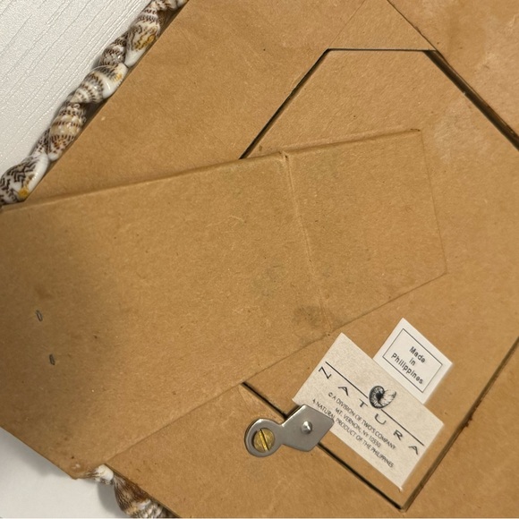 Square frame holds 3x3 photo. - Picture 3 of 5